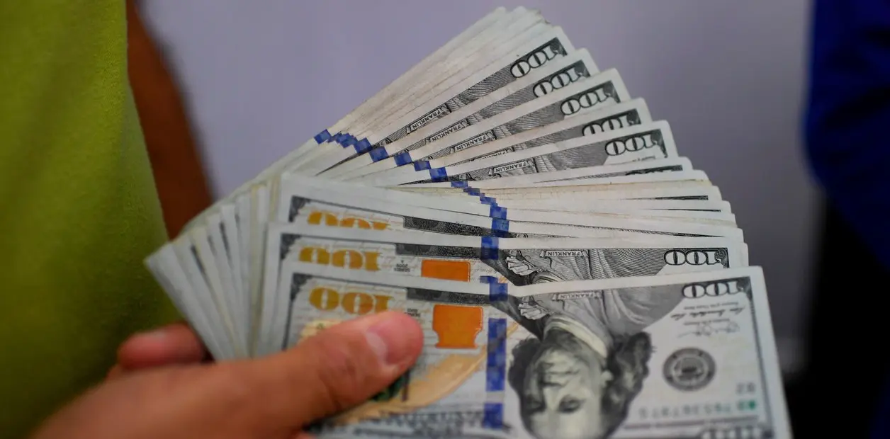 anuncios dolar argentina hoy - A cuánto está el dólar de la tarjeta en Argentina