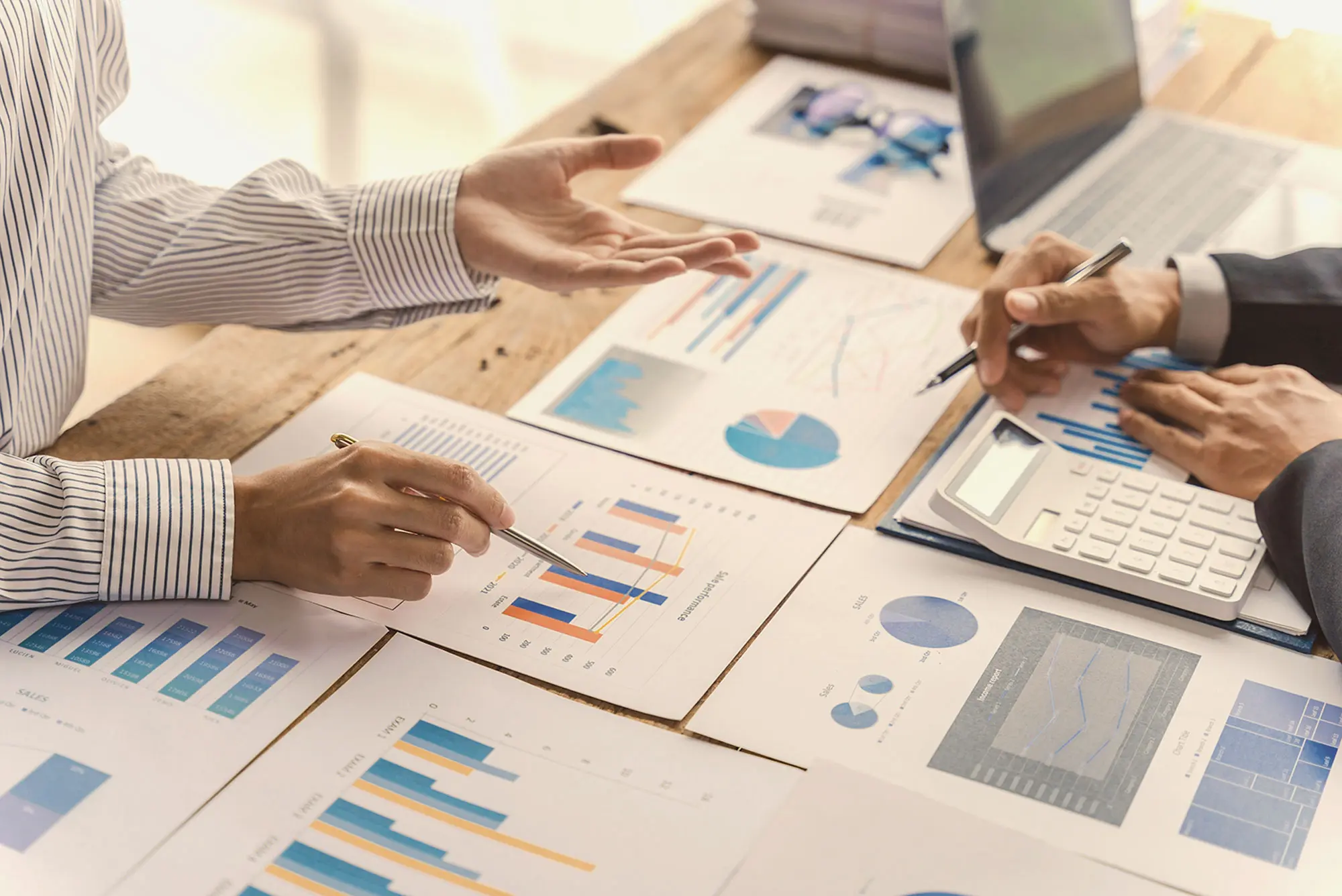 Cómo conseguir un trabajo en marketing sin título universitario - Can I become a marketing analyst without a degree how to get a marketing job without a degree - Can I become a marketing analyst without a degree