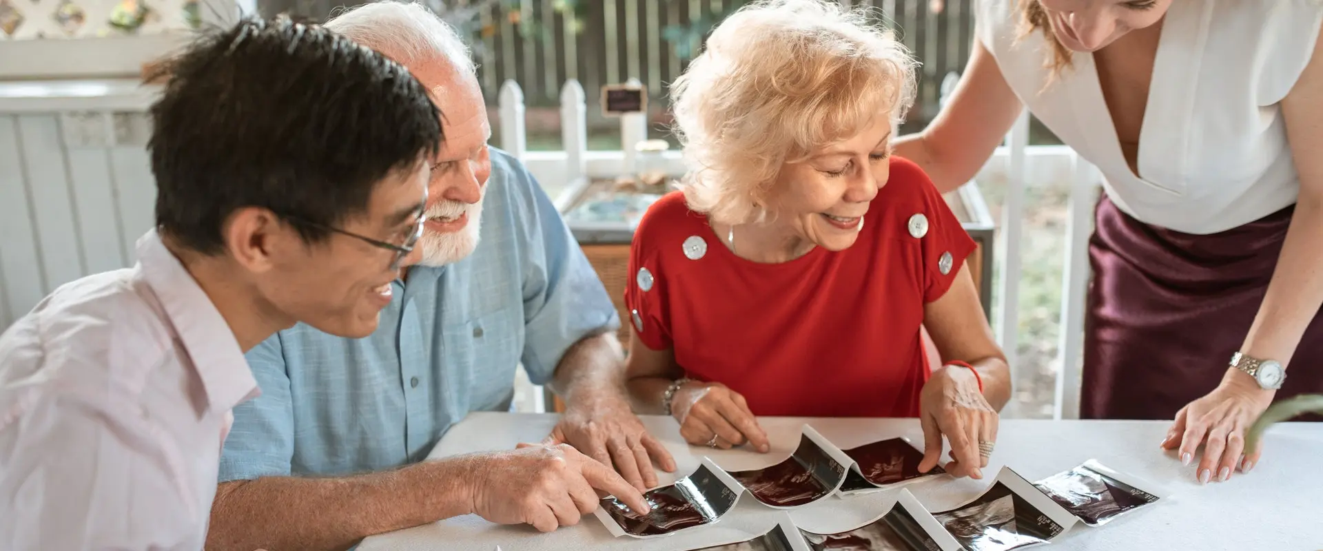 Anuncios por la llegada de un nieto: Mensajes, frases y consejos - Cómo anunciar la llegada de un bebé a los abuelos anuncios por la llegada de un nieto - Cómo anunciar la llegada de un bebé a los abuelos