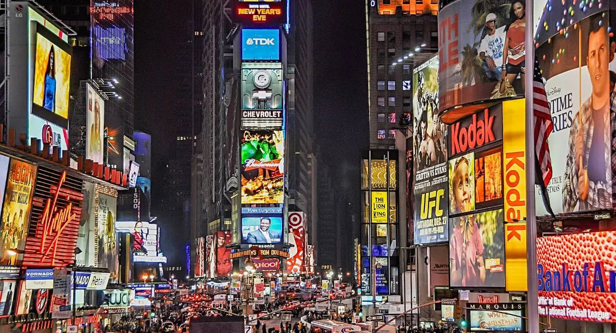 <b>La Industria de la Publicidad: Un Análisis Completo</b> - Cómo funciona la industria publicitaria industria de la publicidad - Cómo funciona la industria publicitaria