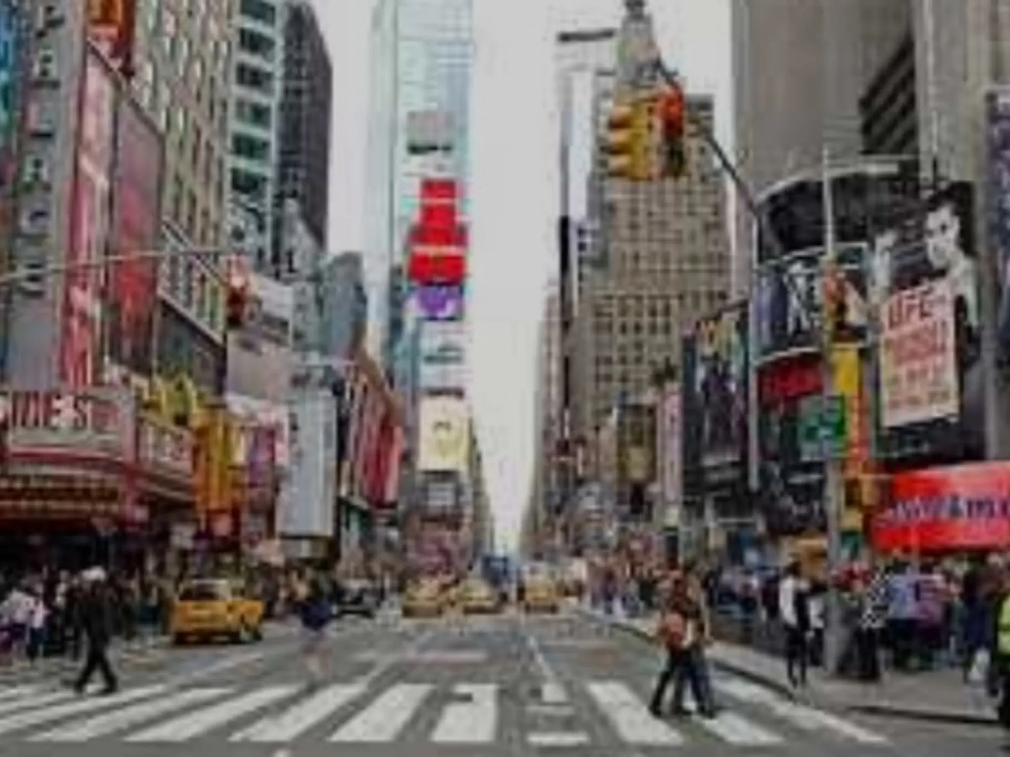 lugar de new york lleno de anuncios - Cómo se llama la calle más transitada de Nueva York