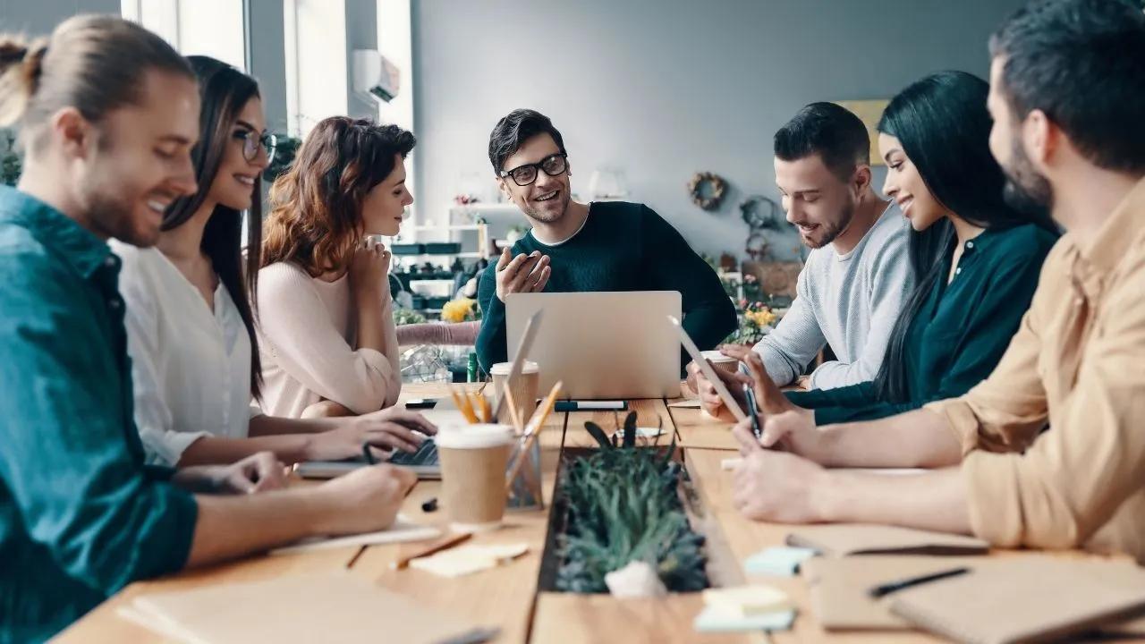 Equipos de Marketing Digital: Estructura, Jerarquía y Estrategias para el Éxito - Cuál es la jerarquía en el marketing digital online marketing team - Cuál es la jerarquía en el marketing digital