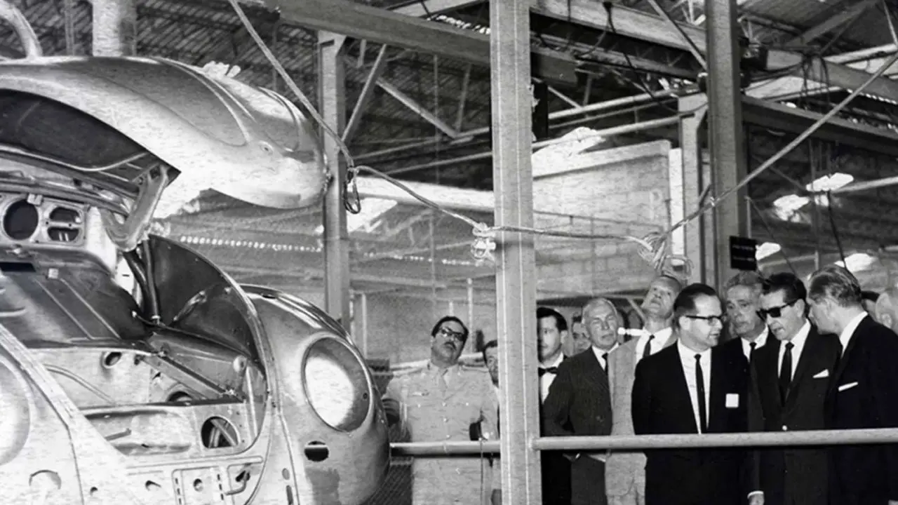 Anuncios antiguos de Volkswagen: Un viaje por la historia del automóvil - Cuándo se dejó de fabricar el Volkswagen anuncios antiguos de volkswagen - Cuándo se dejó de fabricar el Volkswagen