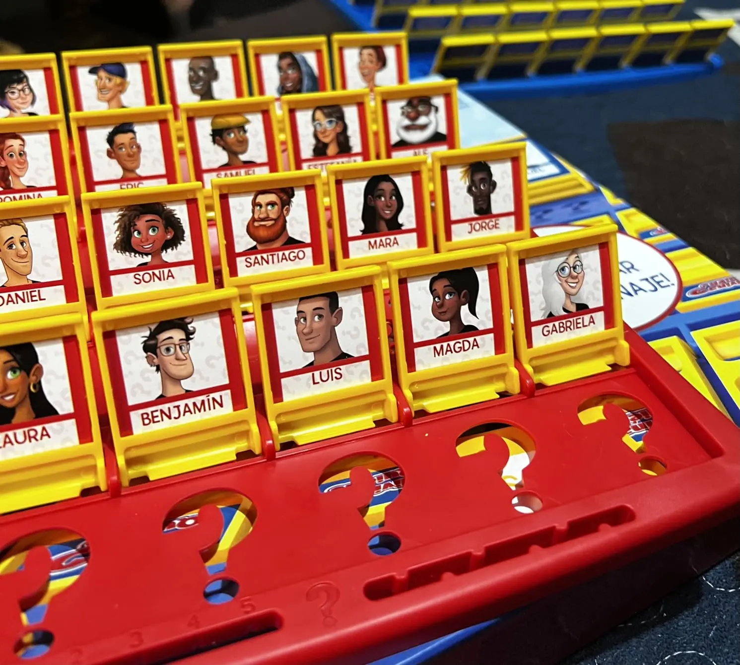 Adivina Quién: El Juego de Mesa Clásico y sus Anuncios - Cuánto cuesta el juego de Adivina Quién adivina quien anuncios - Cuánto cuesta el juego de Adivina Quién