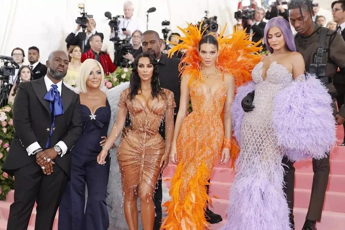 Cuánto cobran las Kardashian por publicidad: Un análisis de sus ingresos en redes sociales - Cuánto ganan las Kardashian por publicación cuanto cobran las kardashian por publicidad - Cuánto ganan las Kardashian por publicación