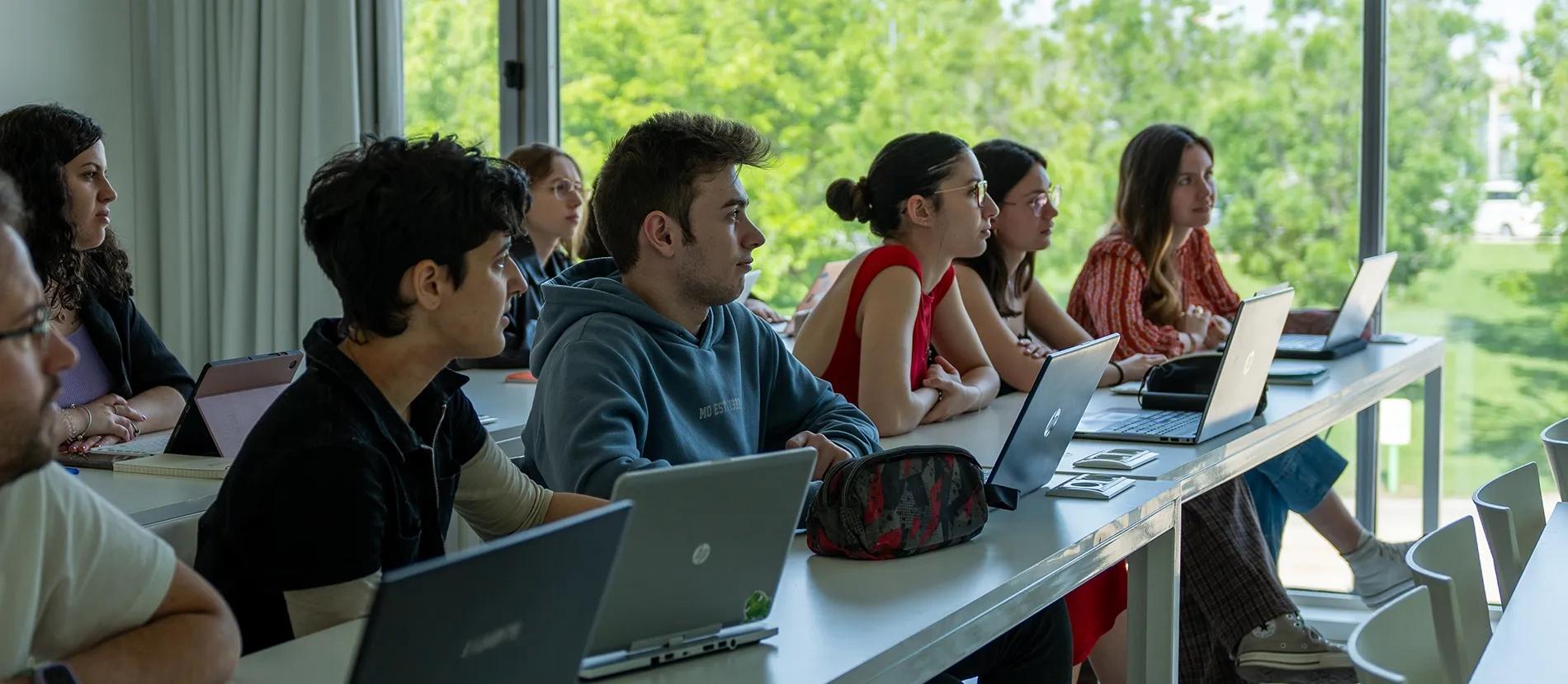 Doble Grado ADE y Marketing en Universidades Públicas: Guía Completa - Dónde estudiar ADE en la universidad pública ade marketing universidad publica - Dónde estudiar ADE en la universidad pública