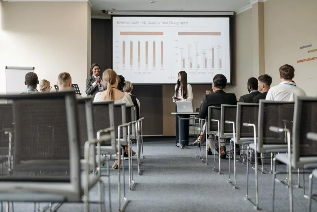 Los Mejores Oradores Motivacionales del Mundo: Guía Definitiva para tu Evento - How do I sell myself as a speaker best marketing speakers - How do I sell myself as a speaker