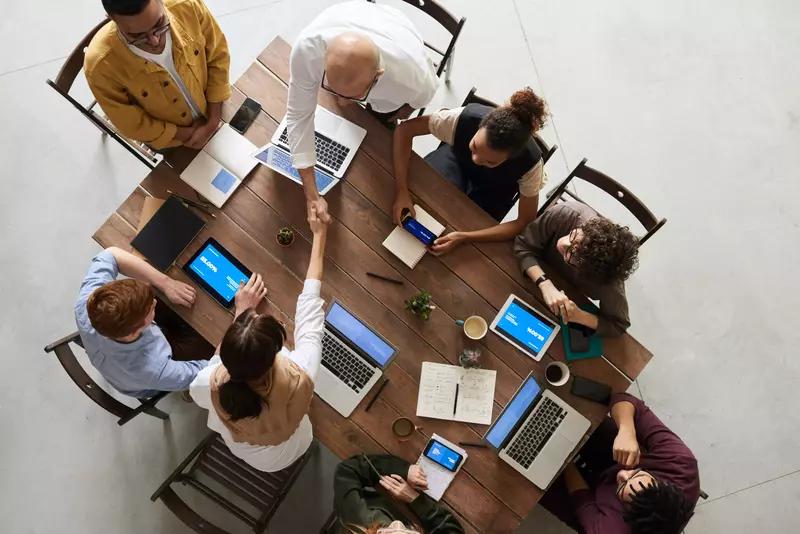 Agencia de Medios y Marketing: La Clave para el Éxito en el Mercado - Is a media company a marketing company media and marketing company - Is a media company a marketing company