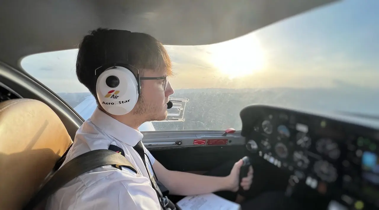 Anuncios a bordo de un avión: Guía completa para pasajeros y tripulantes - Qué dicen los aviones antes de aterrizar anuncios abordo de un avion - Qué dicen los aviones antes de aterrizar