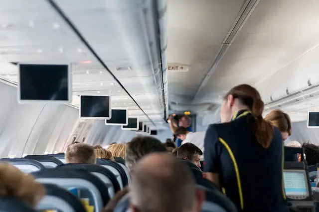 Anuncios de vuelos en aeropuertos: La guía completa - Qué es lo que ofrecen durante los vuelos anuncios de vuelos en aeropuertos - Qué es lo que ofrecen durante los vuelos