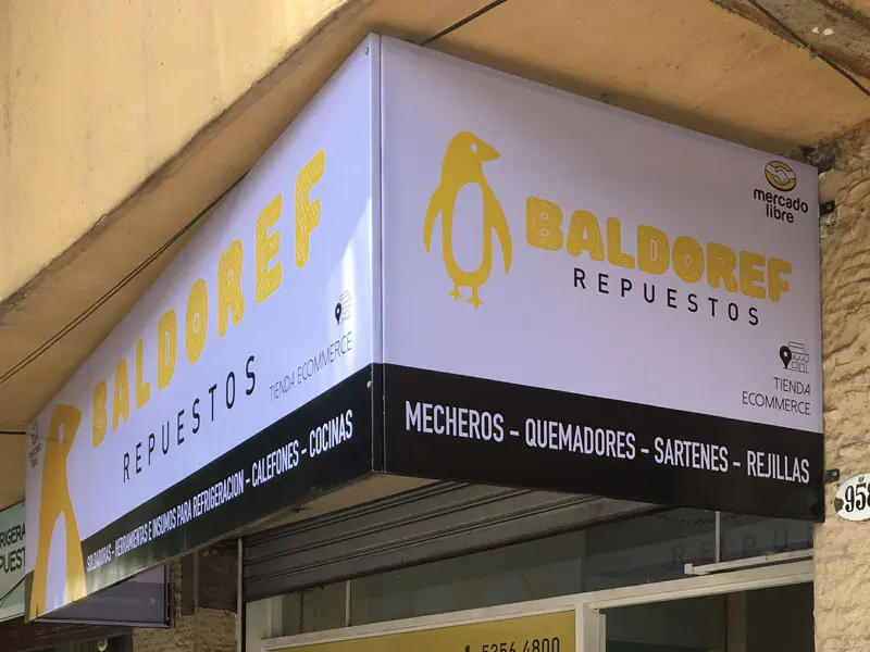 Frontlight: Iluminación para tu Publicidad Exterior - Qué es un backlight en publicidad front light publicidad - Qué es un backlight en publicidad