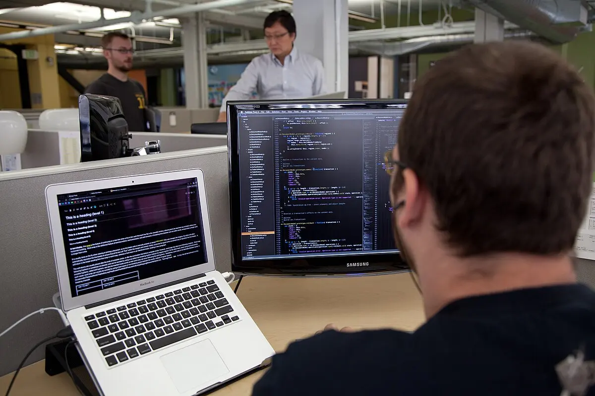 anuncios desarrollo de software - Qué hace un desarrollador de software
