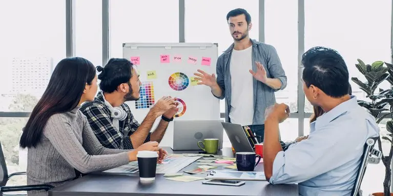 agencia de publicidad oficina creativa - Qué hace un director creativo en una agencia de publicidad