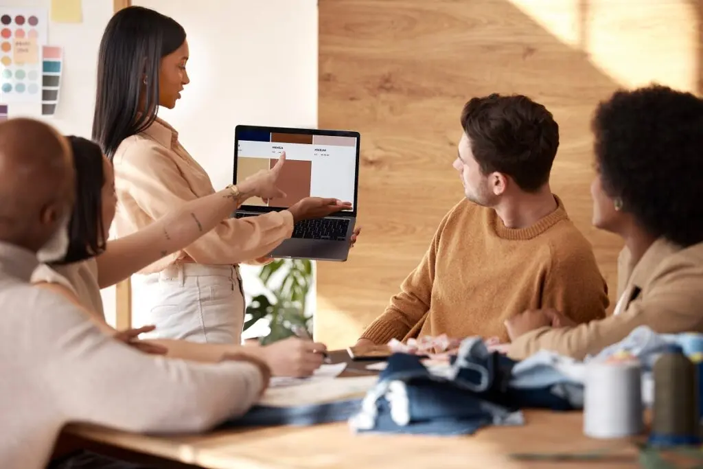 Consultor de Marketing de Moda: Guía Completa - Qué hace un especialista en marketing de moda fashion marketing consultant - Qué hace un especialista en marketing de moda