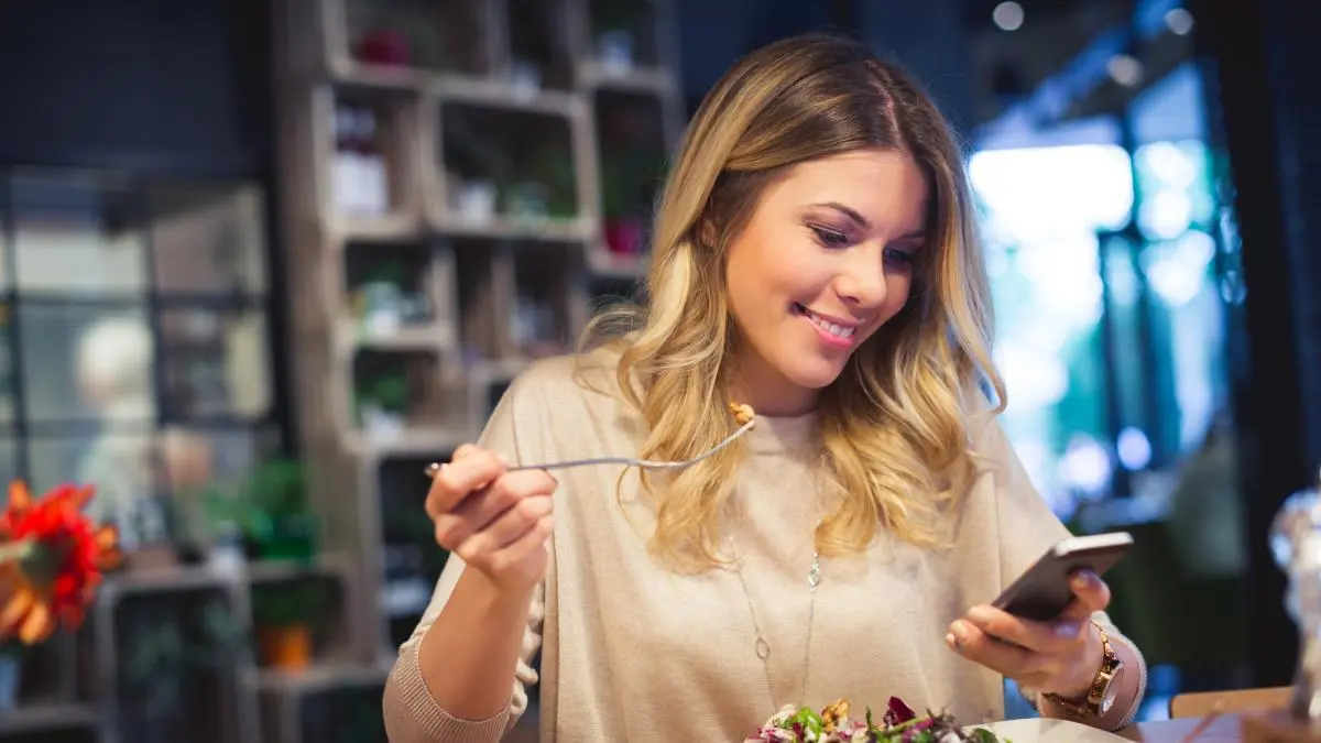 Comer viendo anuncios: Un análisis de sus efectos en la alimentación - Qué pasa si veo videos mientras como comer viendo anuncios - Qué pasa si veo videos mientras como