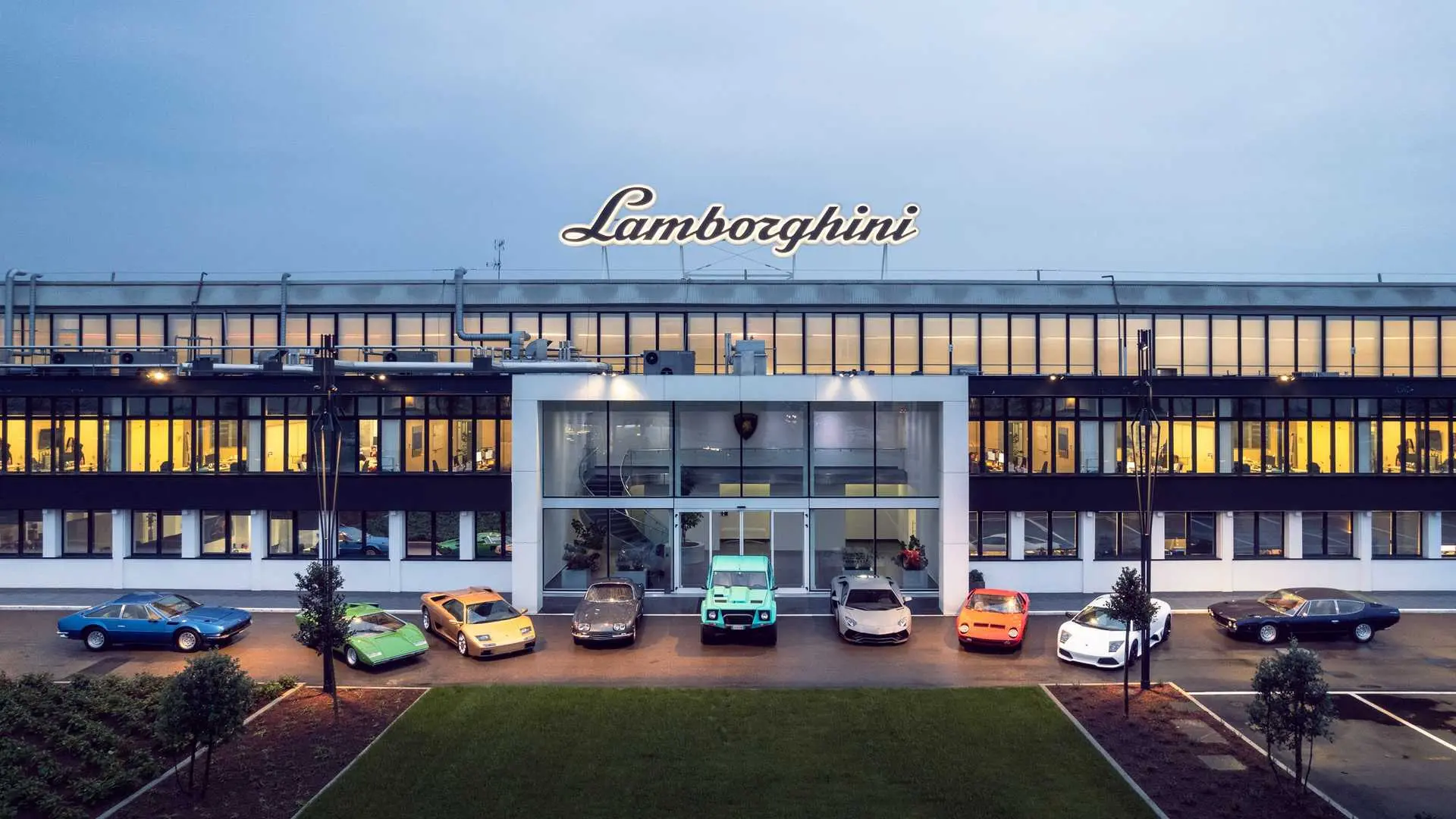 <b>Por qué Lamborghini no hace anuncios:</b> Estrategia de marketing y exclusividad - Qué pasó con la marca Lamborghini porque lamborghini no tiene anuncios - Qué pasó con la marca Lamborghini
