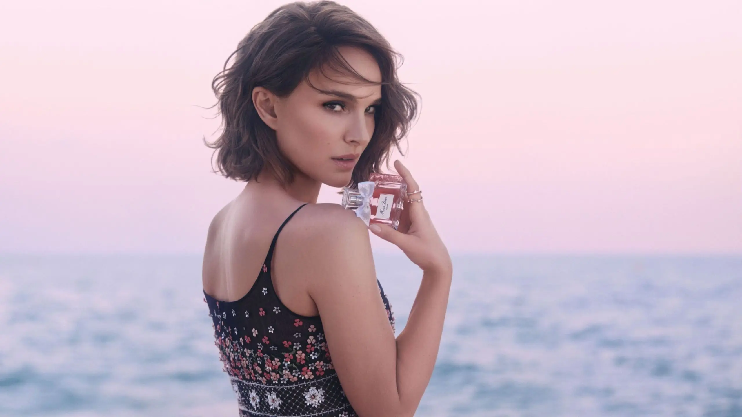 Publicidad Natalie Portman: Un análisis de sus campañas publicitarias - Qué perfume promociona Natalie Portman publicidad natalie portman - Qué perfume promociona Natalie Portman