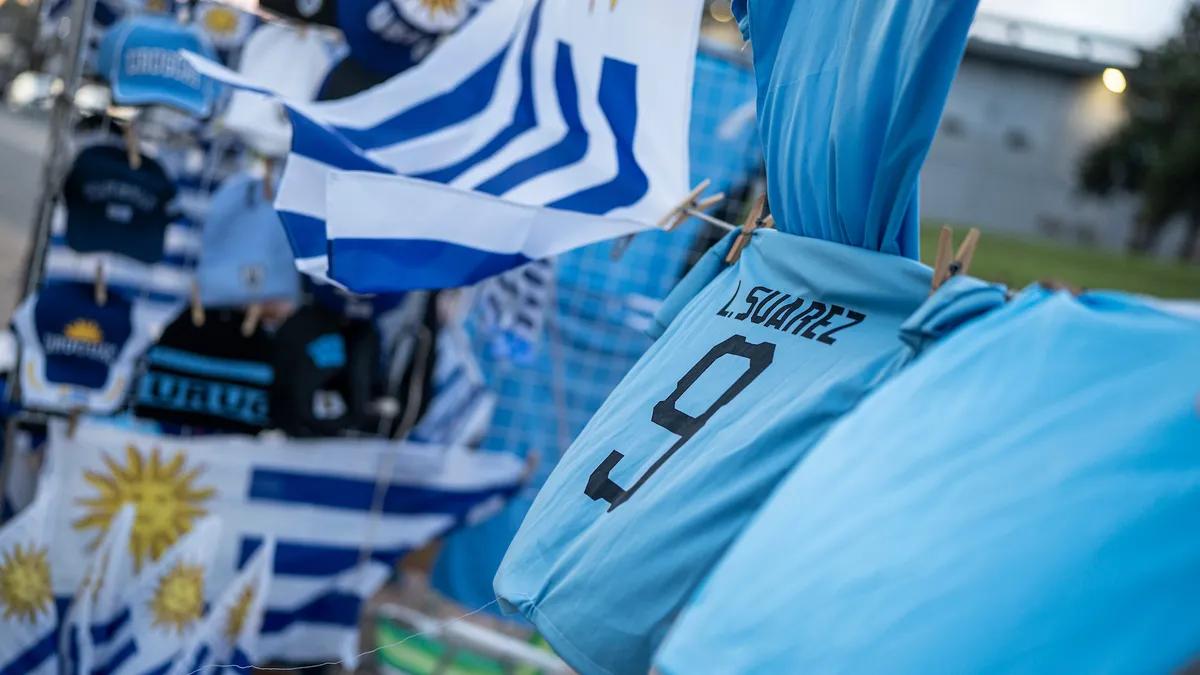 Camisetas de Mundial con Anuncios: Una Mirada a la Historia y el Marketing - Quién hace la camiseta de Uruguay camiseta de mundial con anuncios - Quién hace la camiseta de Uruguay